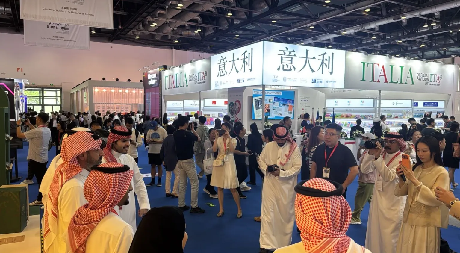 مكتبة الملك عبدالعزيز العامة تعرض مشروعاتها وأحدث إصداراتها في بكين